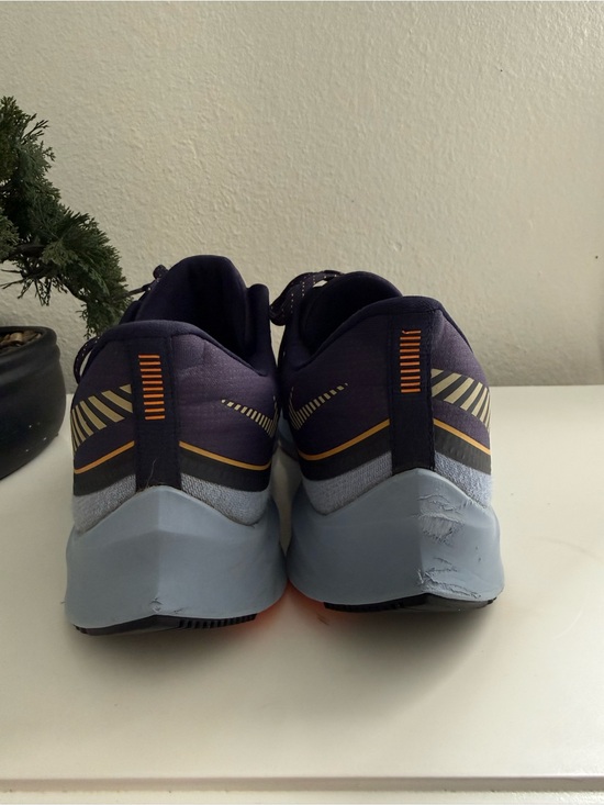 Nike Men size 13  zoom winflo 6  Running Shoes Navy with Gold